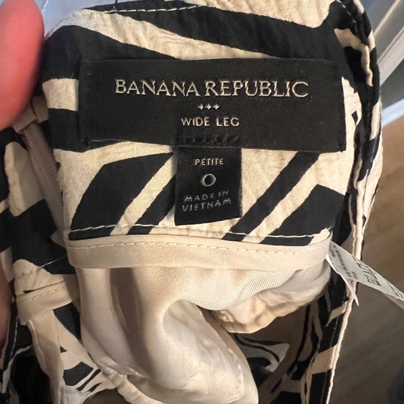 Banana Republic Pleated Wide-Leg Pant - Picture 3 of 3